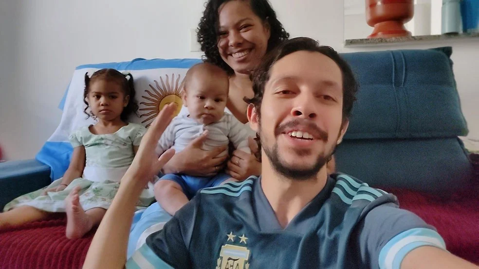 Miguel Messi — certidão e Lucas Braz, torcedor da Argentina