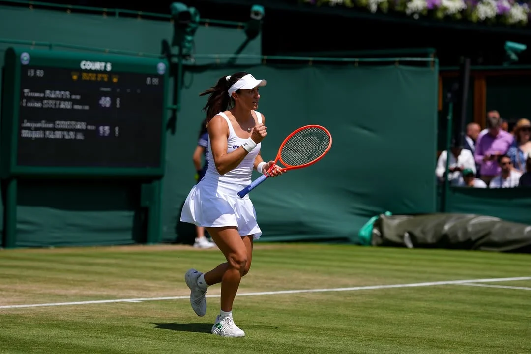 Stefani é confirmada nas duplas em Wimbledon — Luisa Stefani vibra