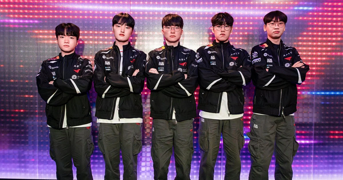 T1 elimina Gen.G — comemoração da equipe após a classificação