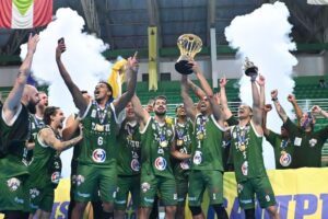 Basquete Tatuí comemorando título da Liga Ouro