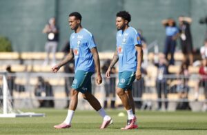 Éderson em treino da seleção - figurinhas do Éderson