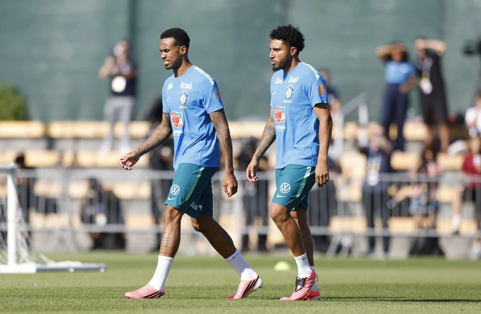 Éderson em treino da seleção - figurinhas do Éderson