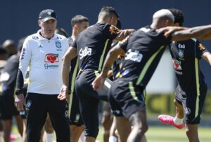 Escalação da Seleção em treino comandado por Carlo Ancelotti