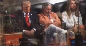 Suposto cochilo de Trump no Madison Square Garden - cochilo de Trump