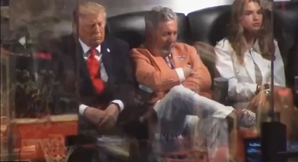 Suposto cochilo de Trump no Madison Square Garden - cochilo de Trump