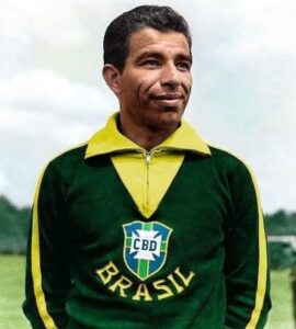 Vavá: jogador do Palmeiras que marcou em Copas do Mundo