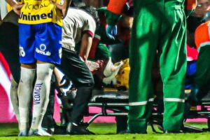 Willian Formiga sofre traumatismo craniano grave — imagem do lance