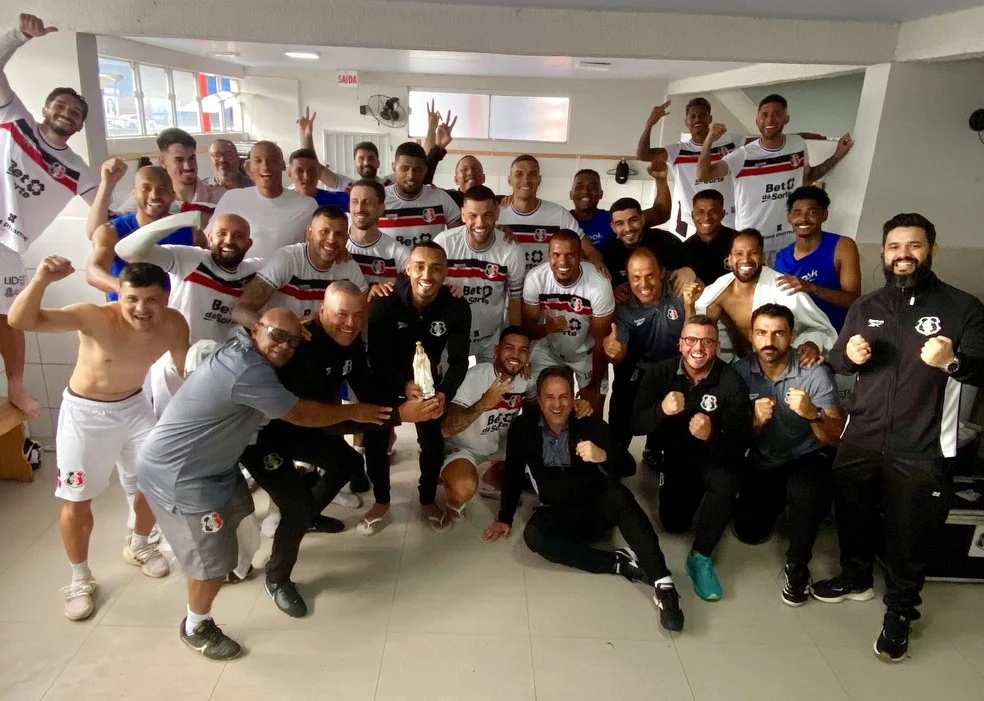 Elenco do Santa Cruz pode entrar no G-8 e comemora vitória