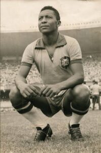 Índio primeiro paraibano com a camisa da seleção brasileira