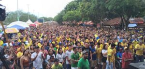 Telões em Macapá durante exibição do jogo do Brasil