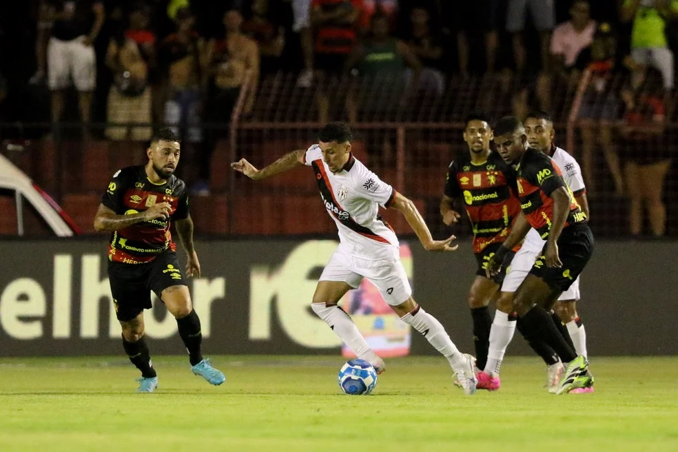 Sport e Atlético-GO em disputa na Ilha