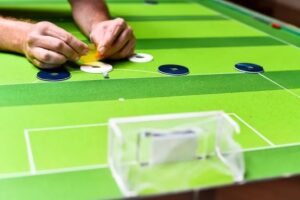 Atletas disputam futebol de mesa 12 toques em Aracaju