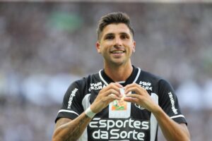 Lucas Mugni com a camisa do Ceará