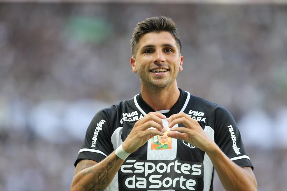 Lucas Mugni com a camisa do Ceará
