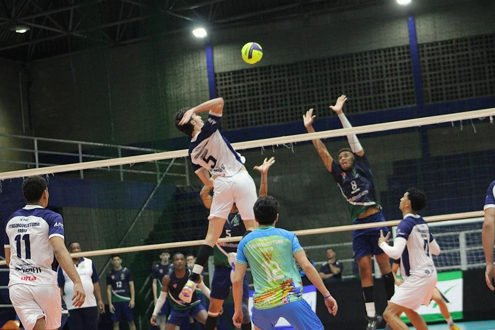 Ginásio Municipal Sumiyoshi Nakaharada recebe grupo da Superliga Masculina C