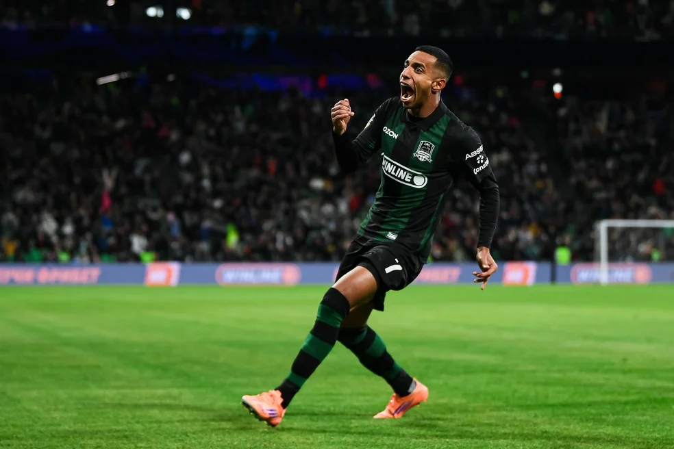 Contratação Victor Sá comemorando pelo Krasnodar