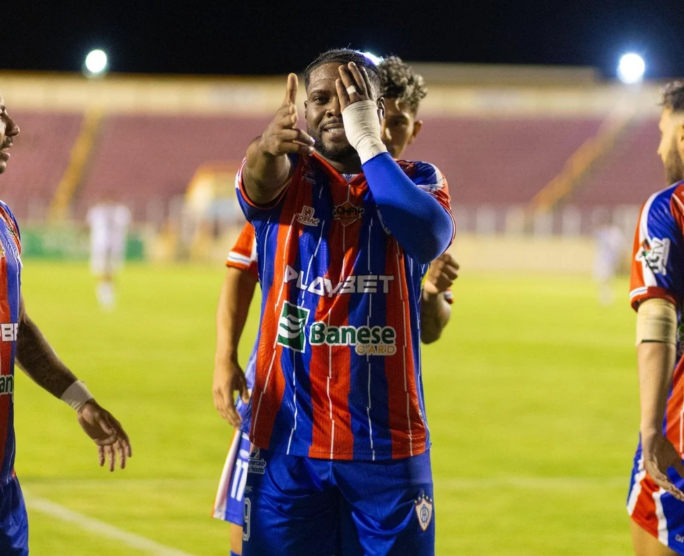 Luan Silva lesão: atacante do Itabaiana em atendimento