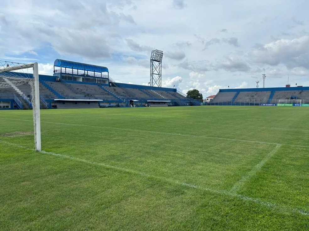 Amazonas x Anápolis no estádio Ismael Benigno (Colina)
