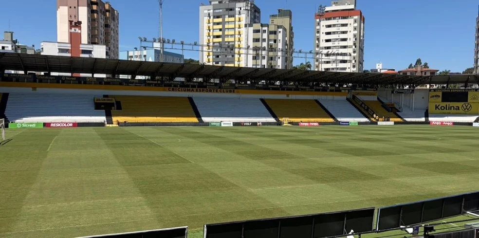 Estádio Heriberto Hülse em Criciúma - Criciúma x Ceará
