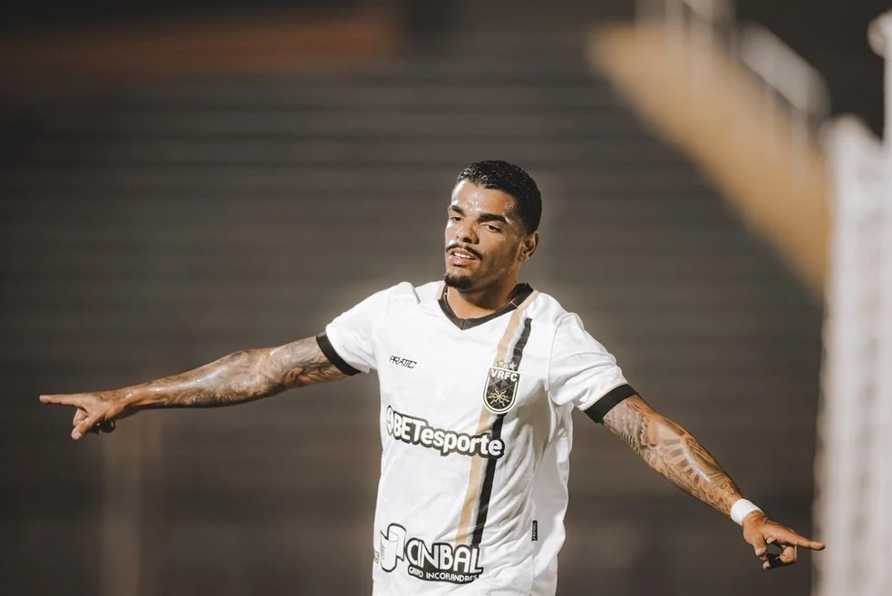 MV Volta Redonda em ação com a camisa do clube