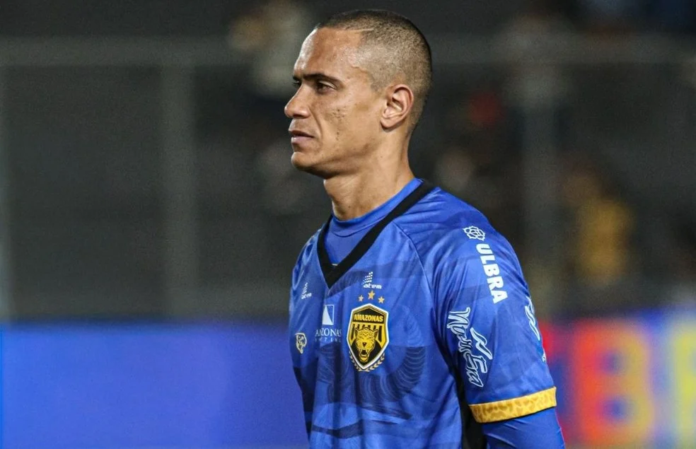 Renan negocia saída do Amazonas — goleiro em ação