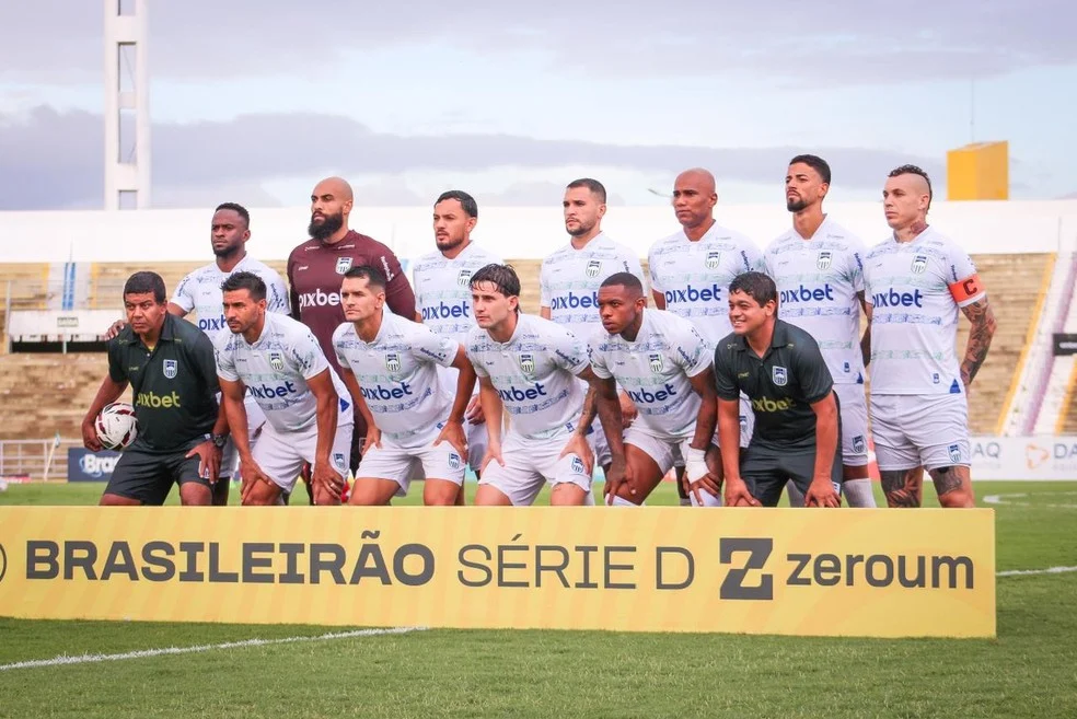Jogadores do Serra Branca Série D durante treino no Estádio Amigão
