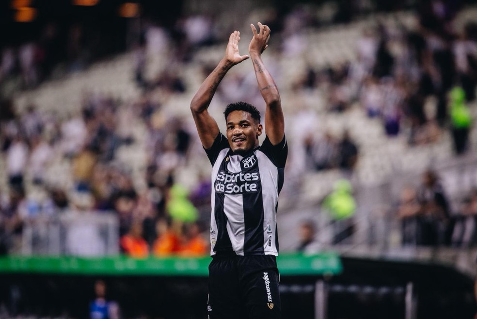 Fernandinho Mirassol comemorando gol pelo Ceará