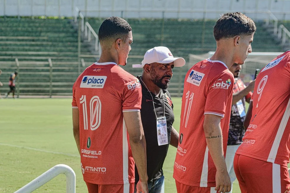 Reginaldo Franca durante coletiva do União Mogi