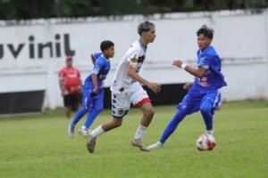 Jogadores em aquecimento no Rondoniense Sub-20