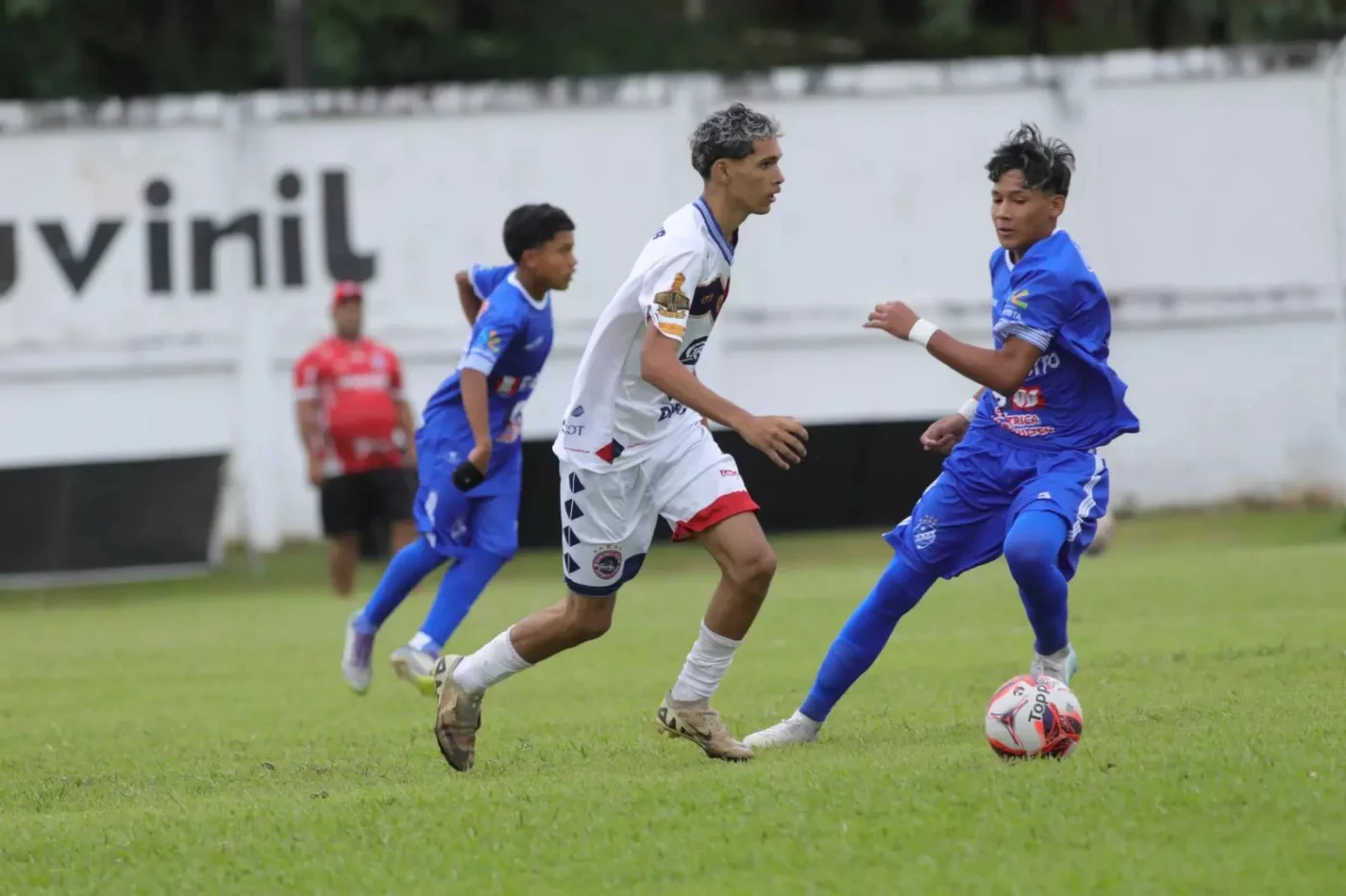 Jogadores em aquecimento no Rondoniense Sub-20