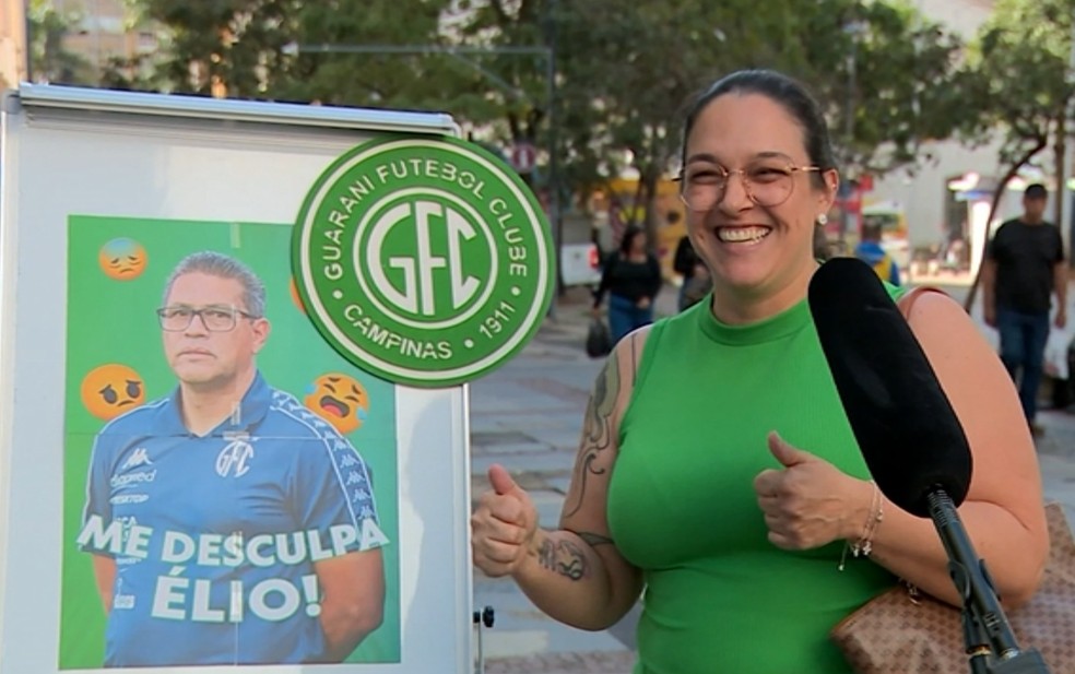 Fila de desculpas da torcida do Guarani a Elio Sizenando após liderança na Série C