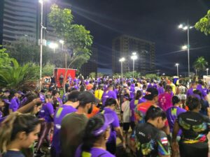 Atletas na largada da Meia Maratona Sustentável em Manaus