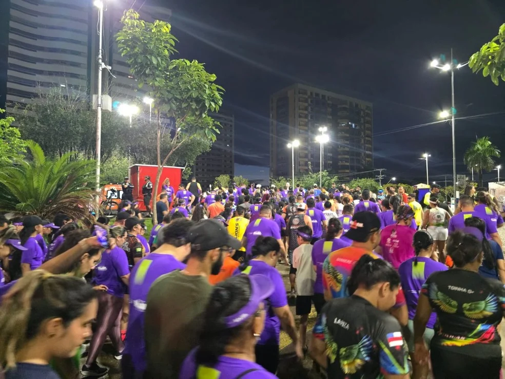 Atletas na largada da Meia Maratona Sustentável em Manaus