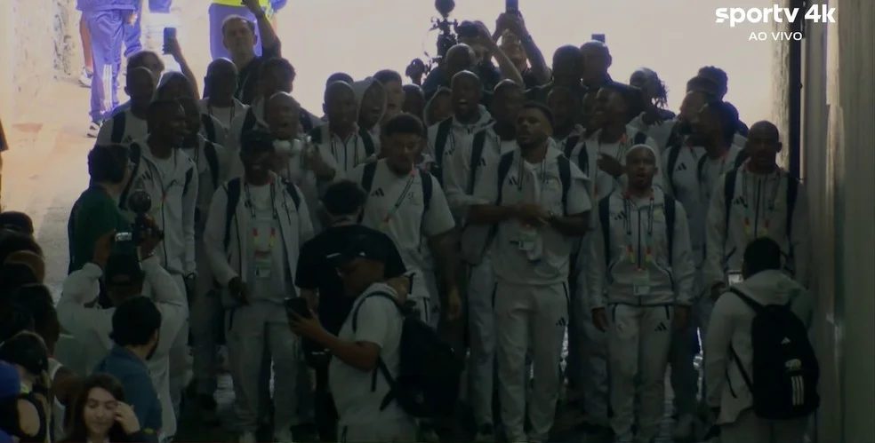 Delegação da África do Sul estreia chegando dançando no Estádio Azteca