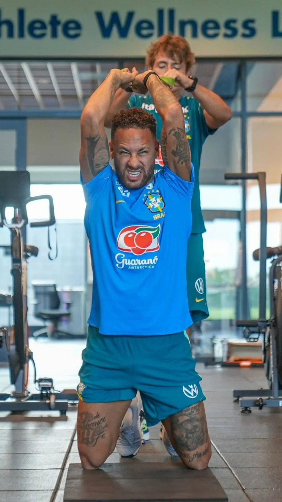 Neymar em treino; volta de Neymar aguardada antes da Copa