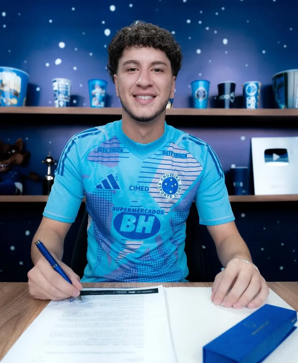 Diogo Minelli em ação pelo Cruzeiro - Diogo Minelli