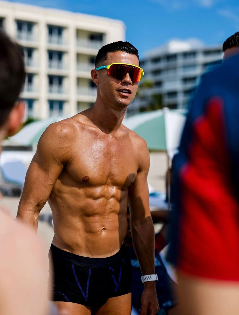 Cristiano Ronaldo tatuagens: corpo sem tatuagens em foto de sunga