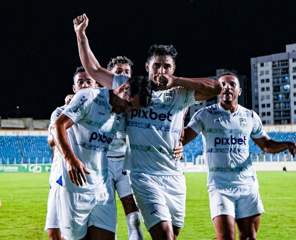 Diego Ceará comemora gol do Serra Branca Série D — Samy Oliveira