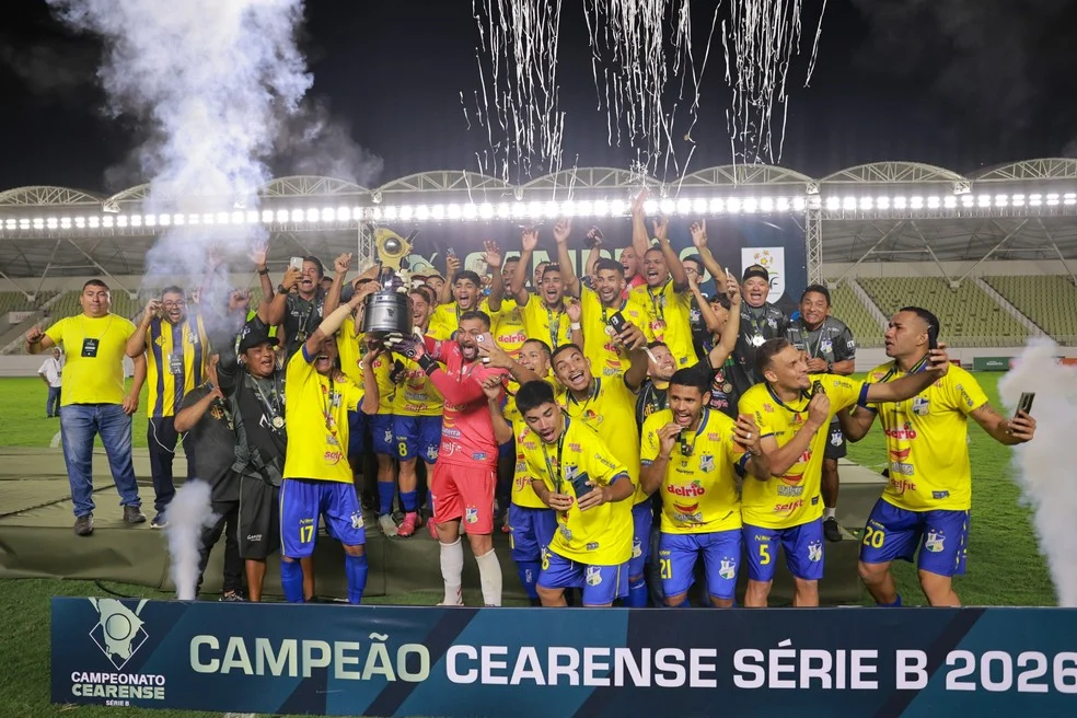 Jogadores do Itapipoca comemoram título do Cearense Série B