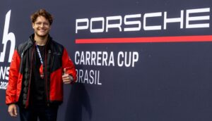 Jeff Giassi ao volante do Porsche na Porsche Carrera Cup Brasil
