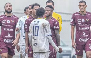 Votoraty eliminado em campo — Geuvânio em ação