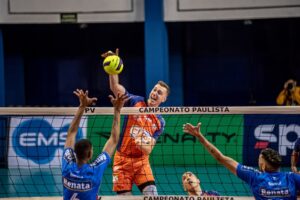 Johan Marengoni em ação pelo Vôlei São José
