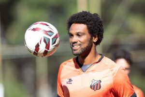 Bruno Mezenga em treino do Ituano