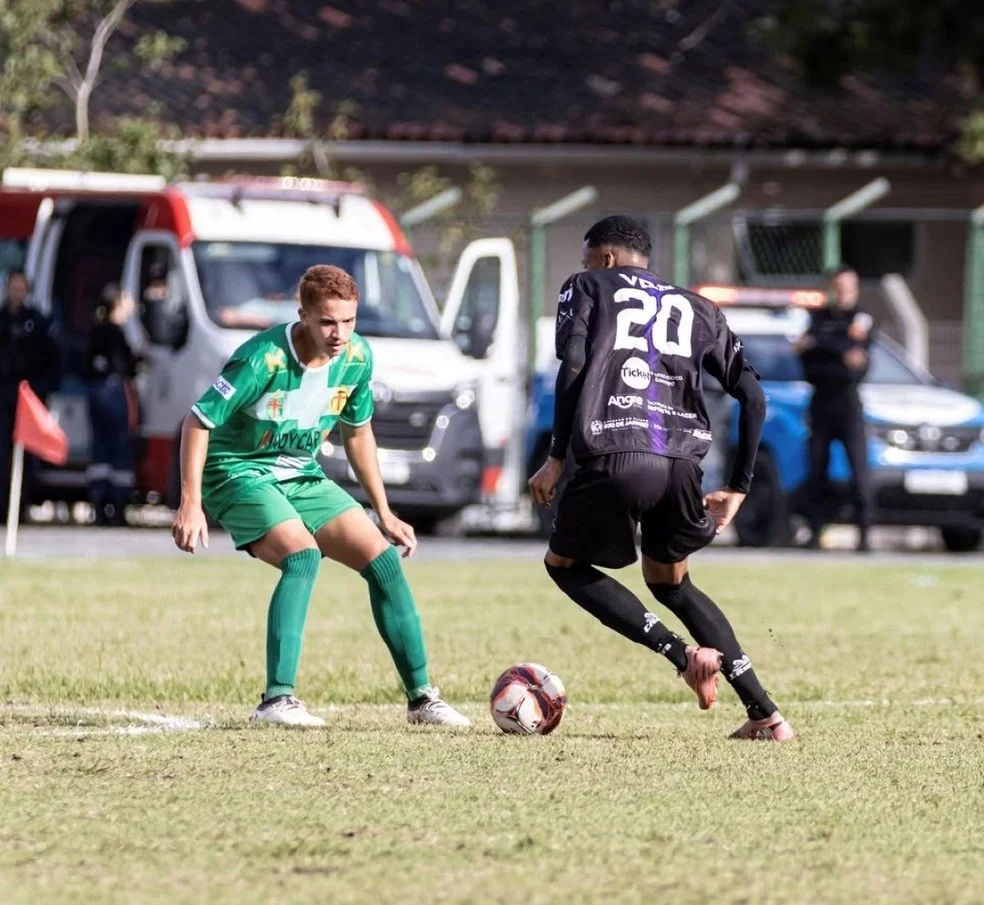 Comemoração do Pérolas Negras após gol sobre o Santa Cruz