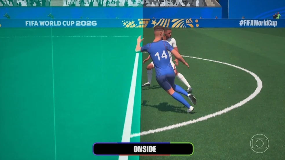 VAR mostrando lance: Braço conta no impedimento entre Perisic e Konsa