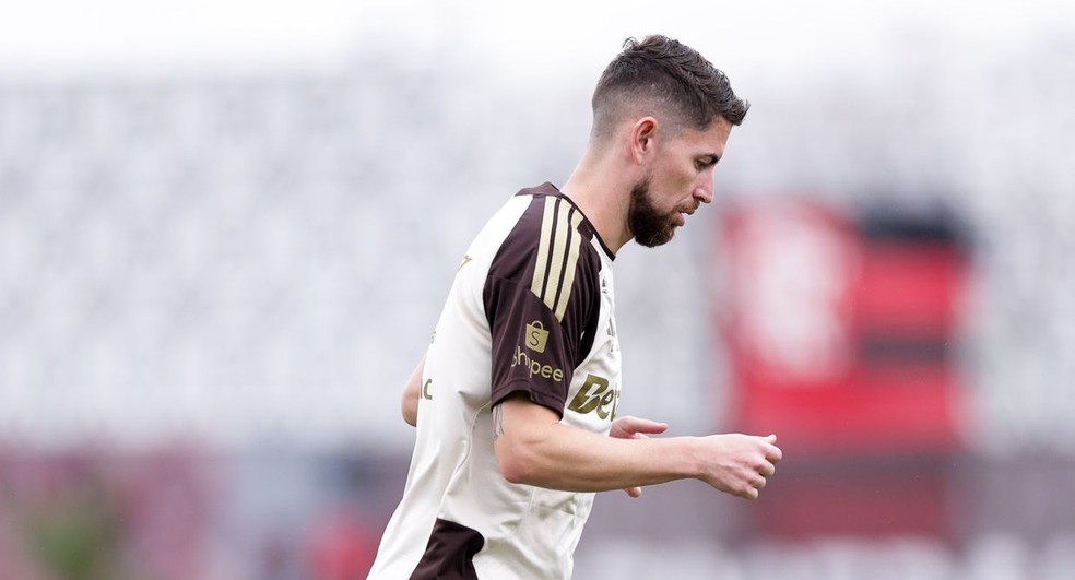 Jorginho em treino — recuperação dos lesionados do Flamengo