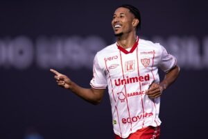 Rafa Silva comemorando o primeiro gol pelo Noroeste