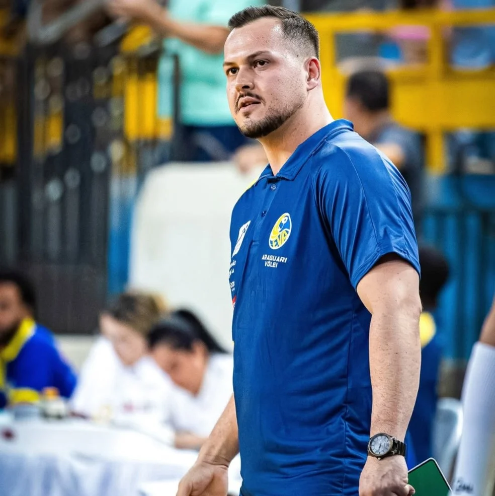 Anderson Pereira apresentado no Arujá Vôlei