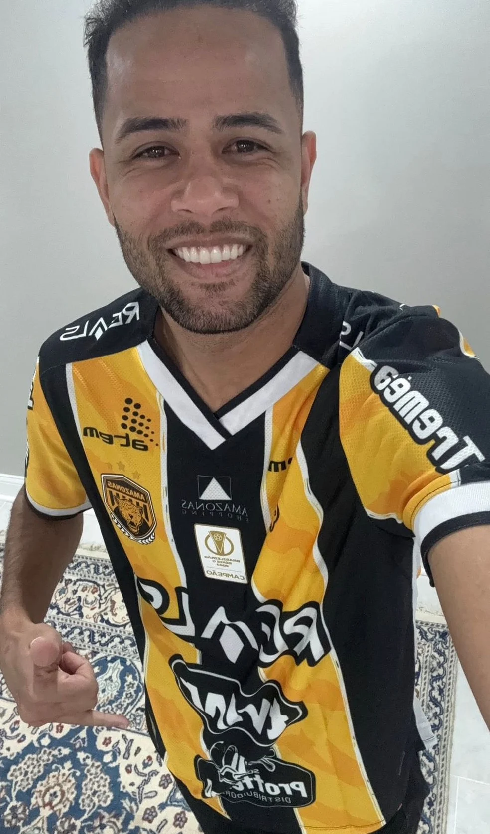 Geuvânio no Amazonas com a camisa do clube