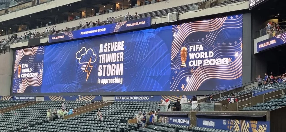 Paralisação de jogo da França durante tempestade na Filadélfia